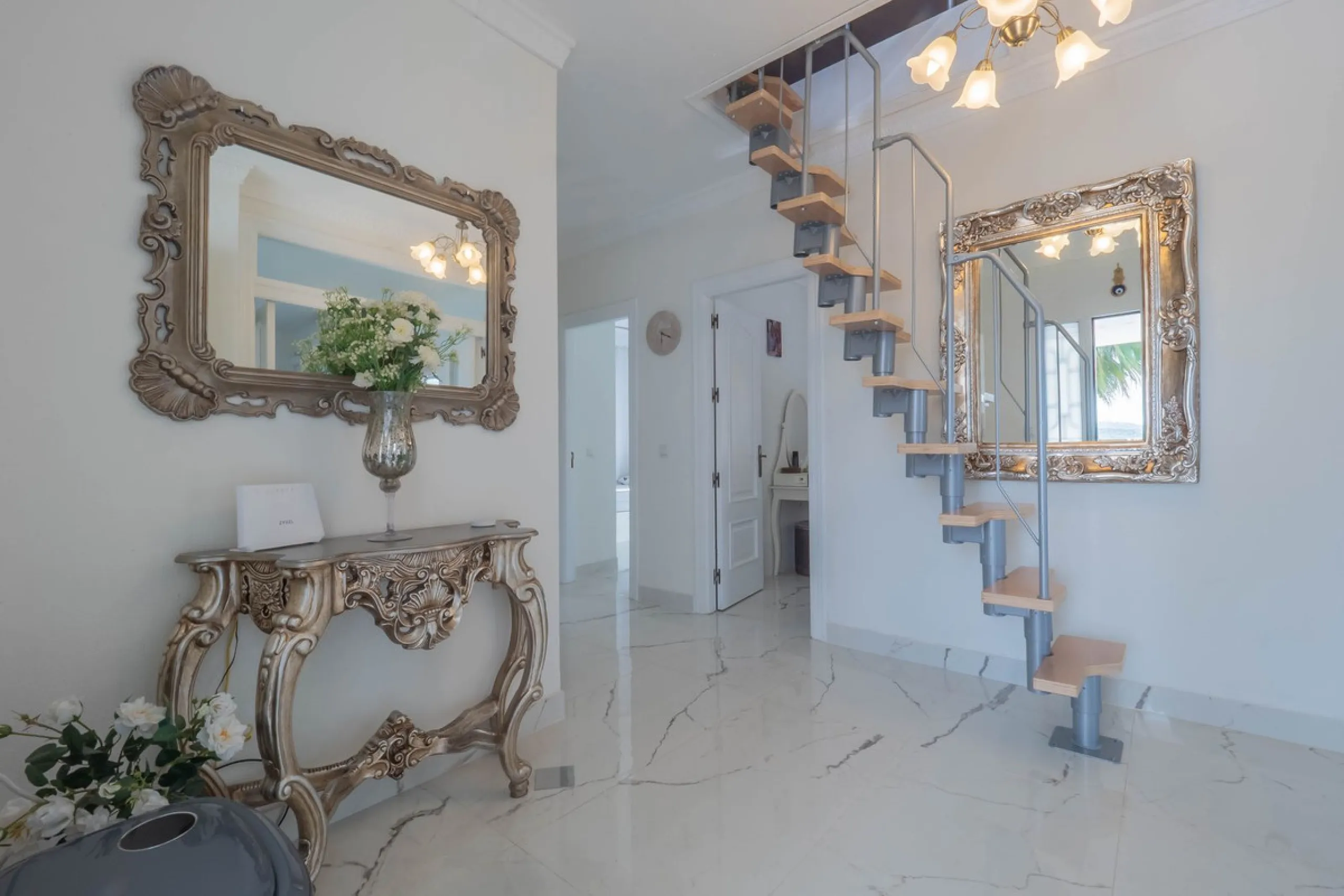 An amazing three-bedroom Villa that has been recently refurbished to a high standard,  located in the country side of Coin and benefits from amazing open panoramic views. The property is entered through a covered entrance porch leading into a hallway that