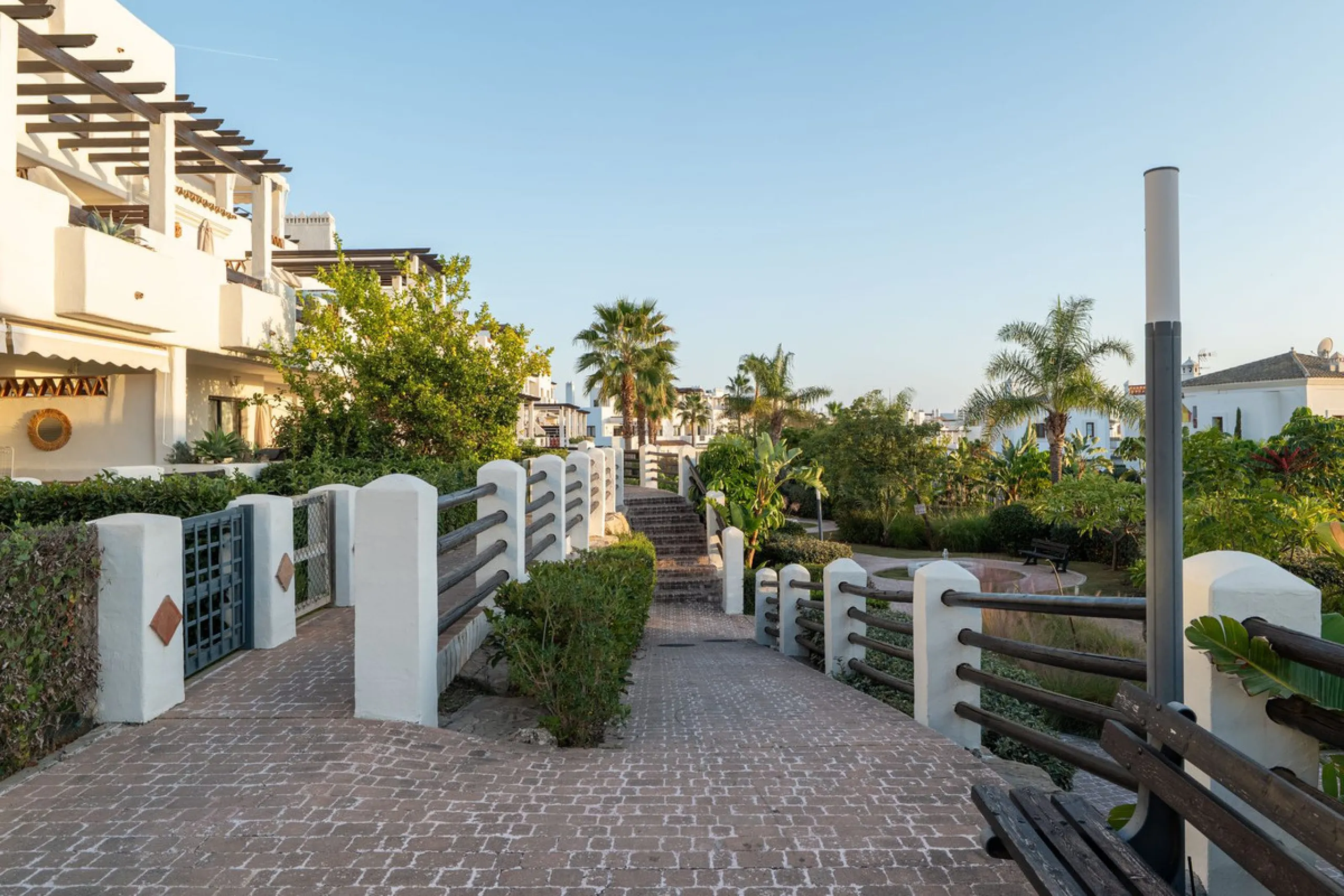 Stylish Ground Floor Apartment with Garden in Sunset Golf