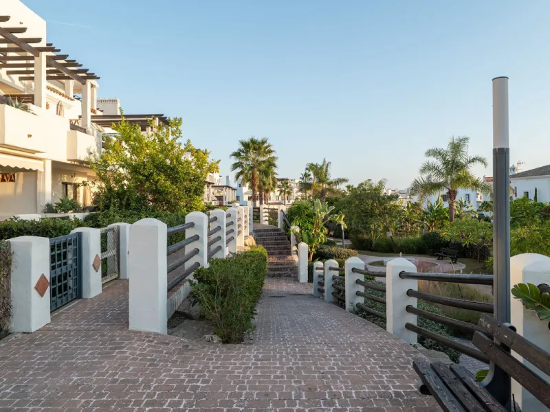 Stylish Ground Floor Apartment with Garden in Sunset Golf