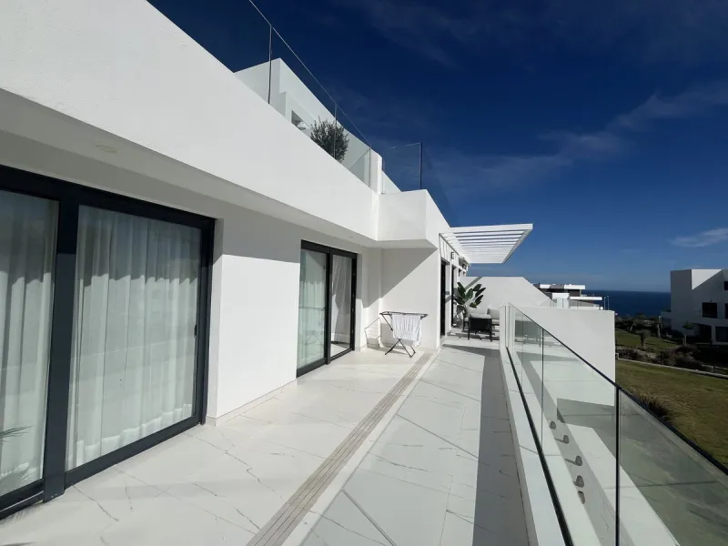 Modern 2-Bed Apartment with great terrace on the first floor with Sea & Mountain Views – Azata Delmare, Estepona/ Casares Costa