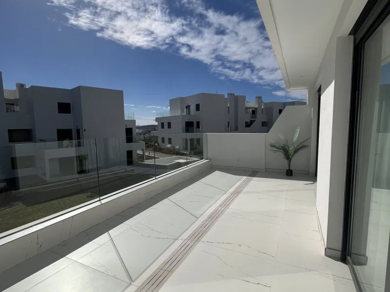 Modern 2-Bed Apartment with great terrace on the first floor with Sea & Mountain Views – Azata Delmare, Estepona/ Casares Costa