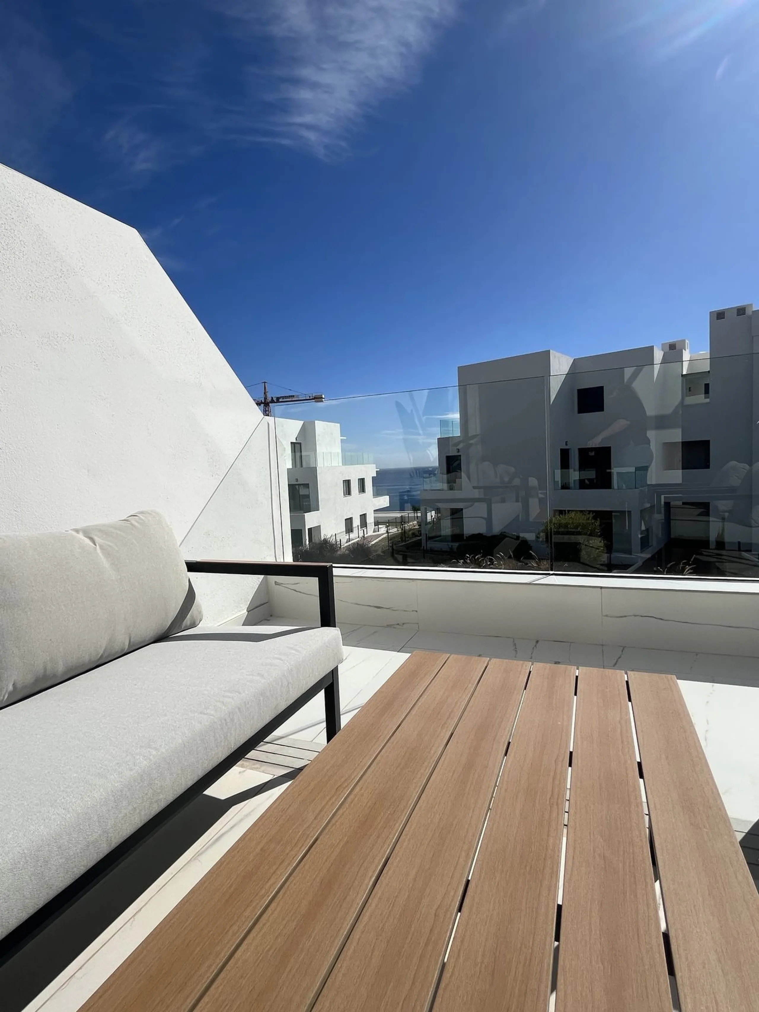 Modern 2-Bed Apartment with great terrace on the first floor with Sea & Mountain Views – Azata Delmare, Estepona/ Casares Costa