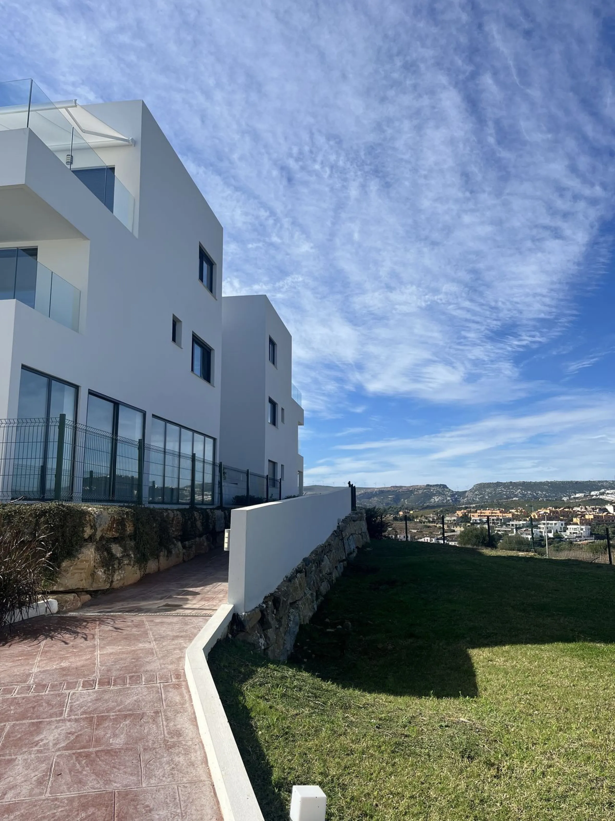 Modern 2-Bed Apartment with great terrace on the first floor with Sea & Mountain Views – Azata Delmare, Estepona/ Casares Costa