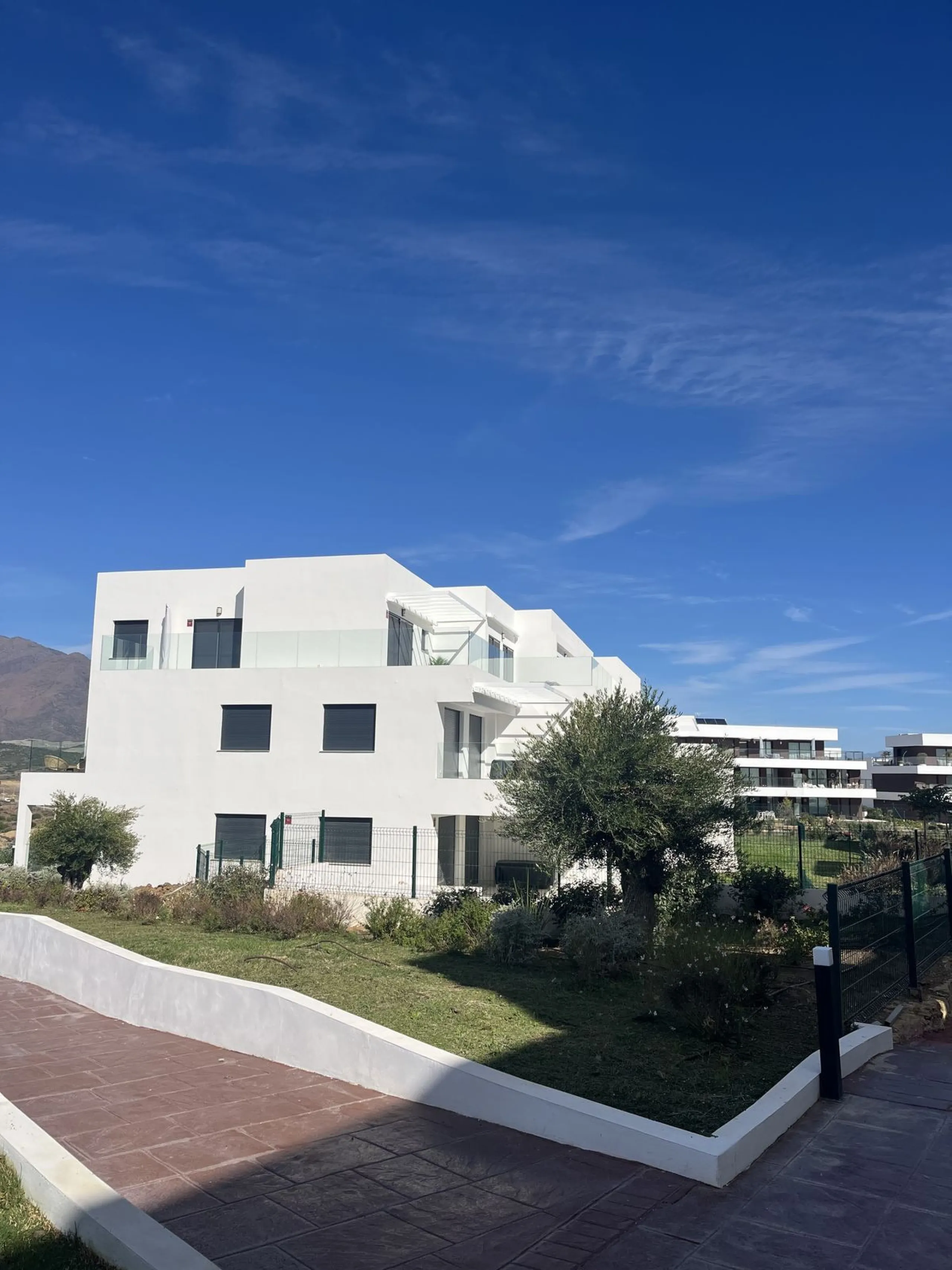 Modern 2-Bed Apartment with great terrace on the first floor with Sea & Mountain Views – Azata Delmare, Estepona/ Casares Costa