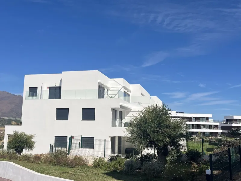 Modern 2-Bed Apartment with great terrace on the first floor with Sea & Mountain Views – Azata Delmare, Estepona/ Casares Costa