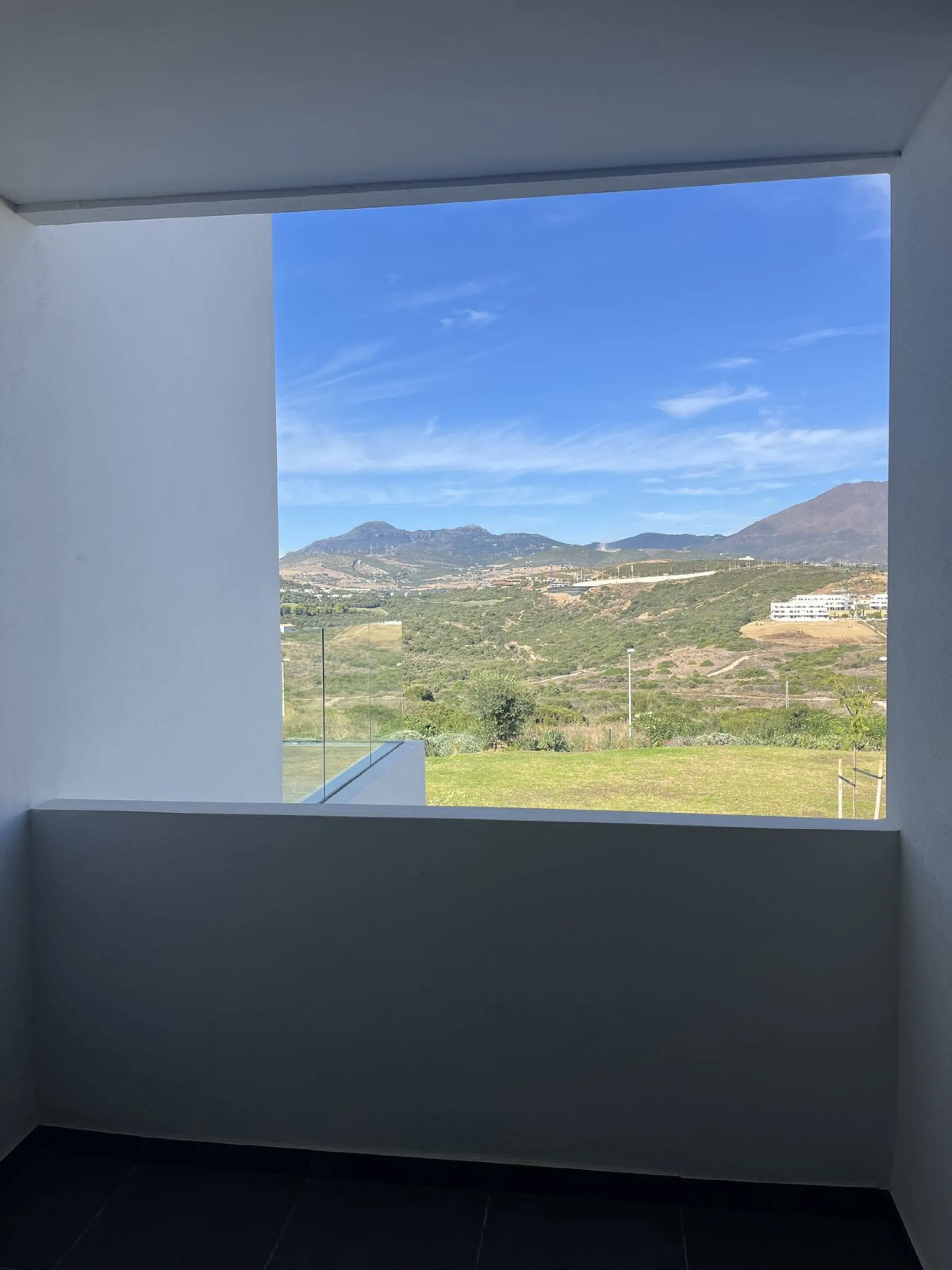 Modern 2-Bed Apartment with great terrace on the first floor with Sea & Mountain Views – Azata Delmare, Estepona/ Casares Costa