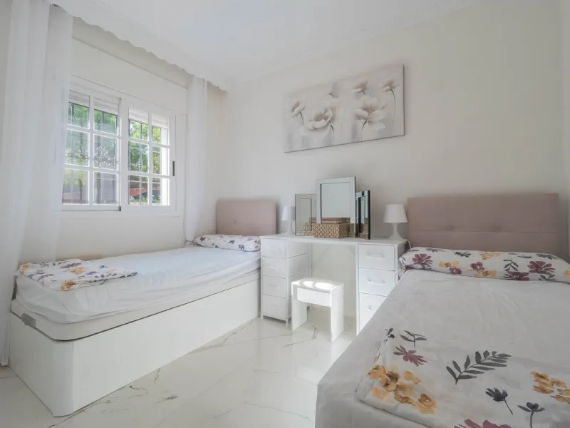 An amazing three-bedroom Villa that has been recently refurbished to a high standard,  located in the country side of Coin and benefits from amazing open panoramic views. The property is entered through a covered entrance porch leading into a hallway that