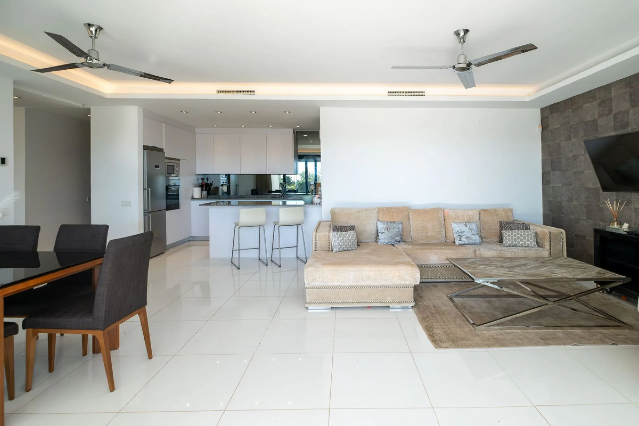 Discover the perfect blend of modern luxury and tranquility in this beautifully renovated 3-bedroom ground-floor apartment located in the prestigious Atalaya Hills. Offering breathtaking views over lush gardens, this stunning corner unit provides exceptio