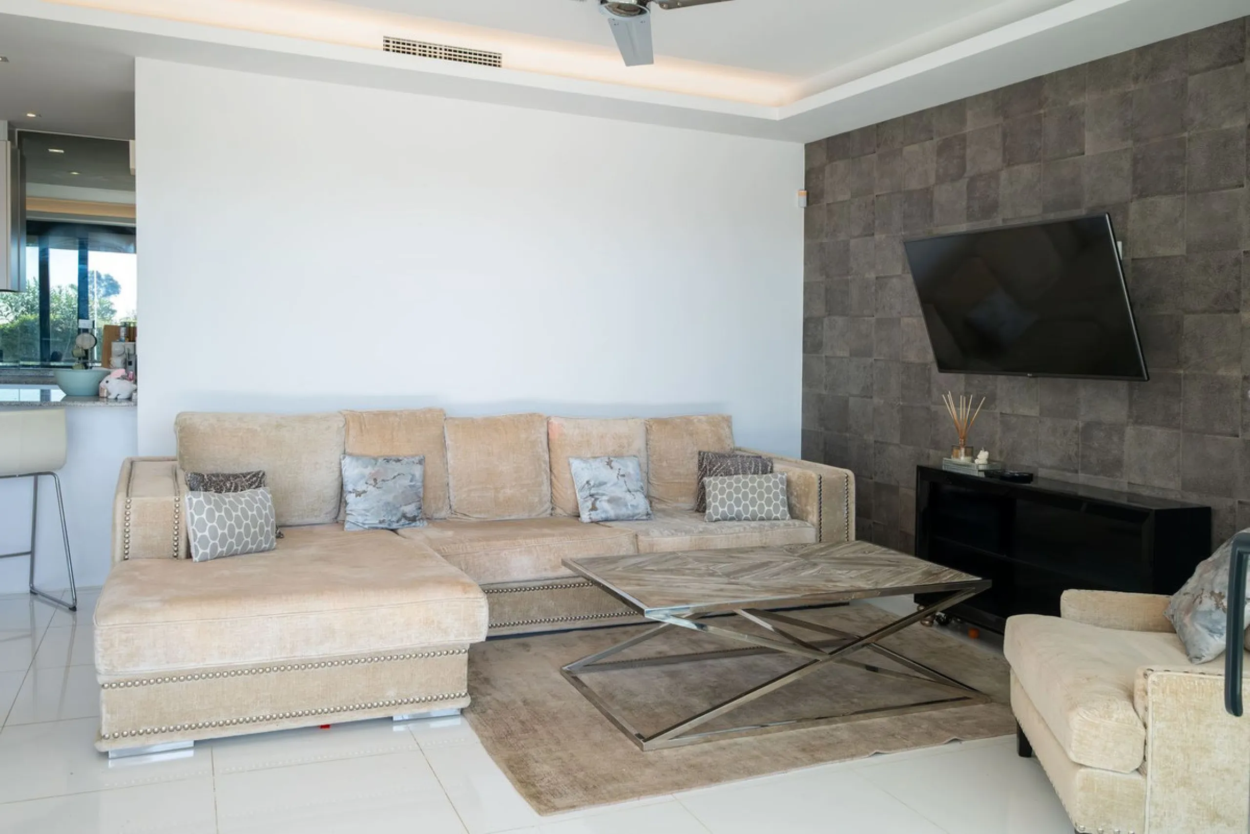 Discover the perfect blend of modern luxury and tranquility in this beautifully renovated 3-bedroom ground-floor apartment located in the prestigious Atalaya Hills. Offering breathtaking views over lush gardens, this stunning corner unit provides exceptio