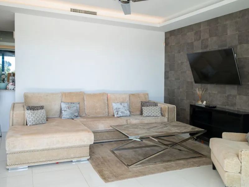 Discover the perfect blend of modern luxury and tranquility in this beautifully renovated 3-bedroom ground-floor apartment located in the prestigious Atalaya Hills. Offering breathtaking views over lush gardens, this stunning corner unit provides exceptio