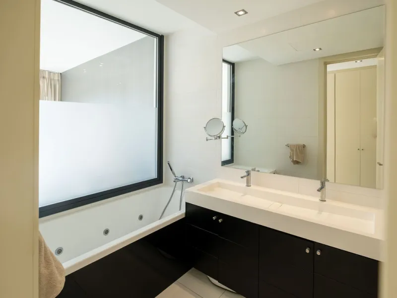 Discover the perfect blend of modern luxury and tranquility in this beautifully renovated 3-bedroom ground-floor apartment located in the prestigious Atalaya Hills. Offering breathtaking views over lush gardens, this stunning corner unit provides exceptio