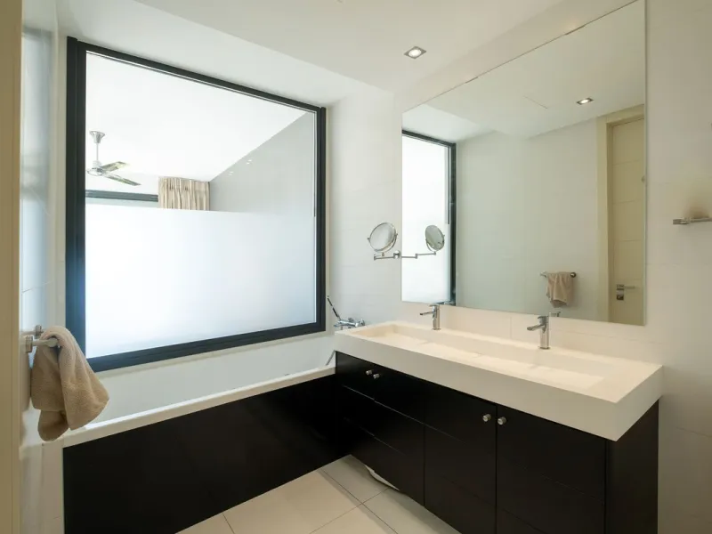Discover the perfect blend of modern luxury and tranquility in this beautifully renovated 3-bedroom ground-floor apartment located in the prestigious Atalaya Hills. Offering breathtaking views over lush gardens, this stunning corner unit provides exceptio
