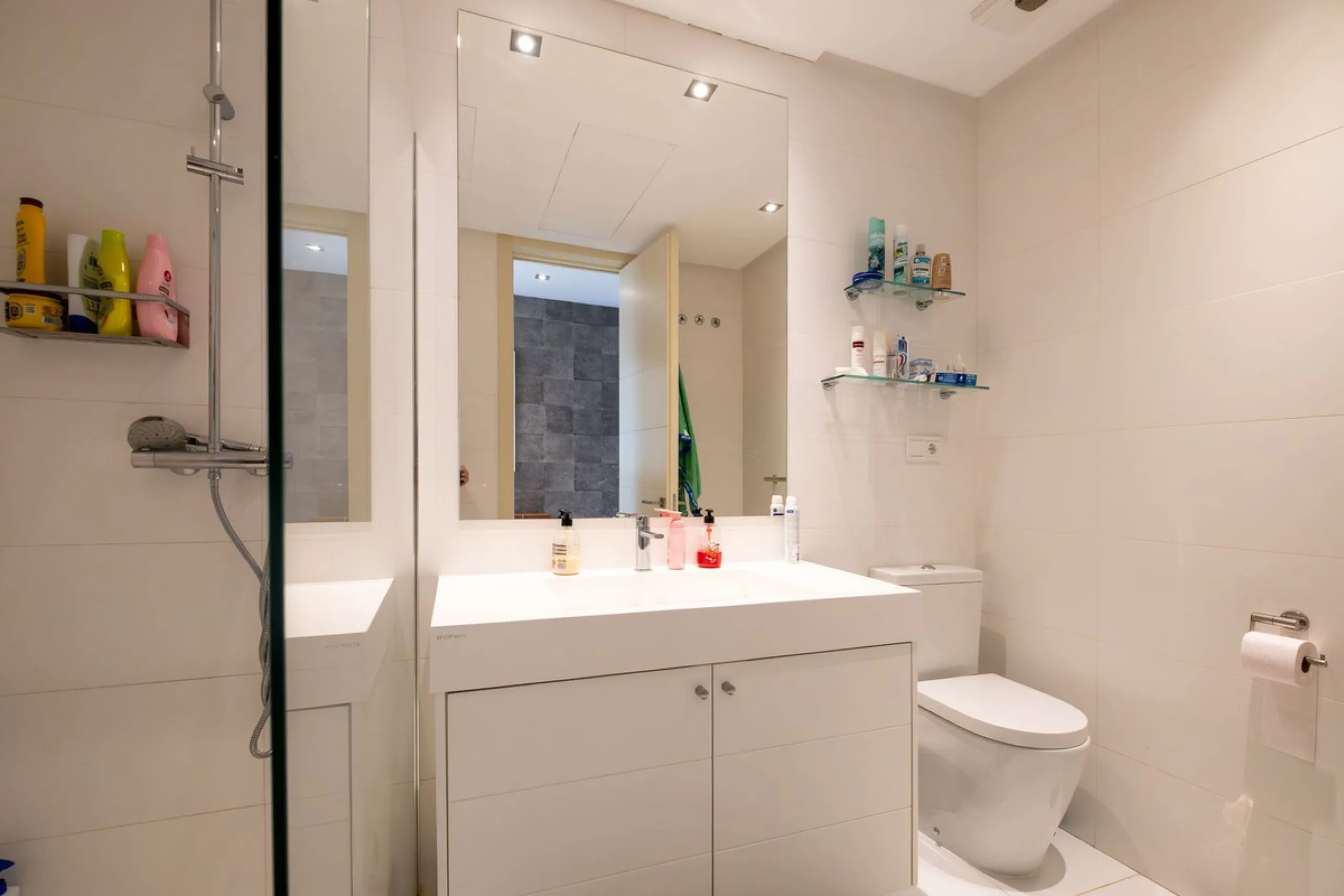 Discover the perfect blend of modern luxury and tranquility in this beautifully renovated 3-bedroom ground-floor apartment located in the prestigious Atalaya Hills. Offering breathtaking views over lush gardens, this stunning corner unit provides exceptio