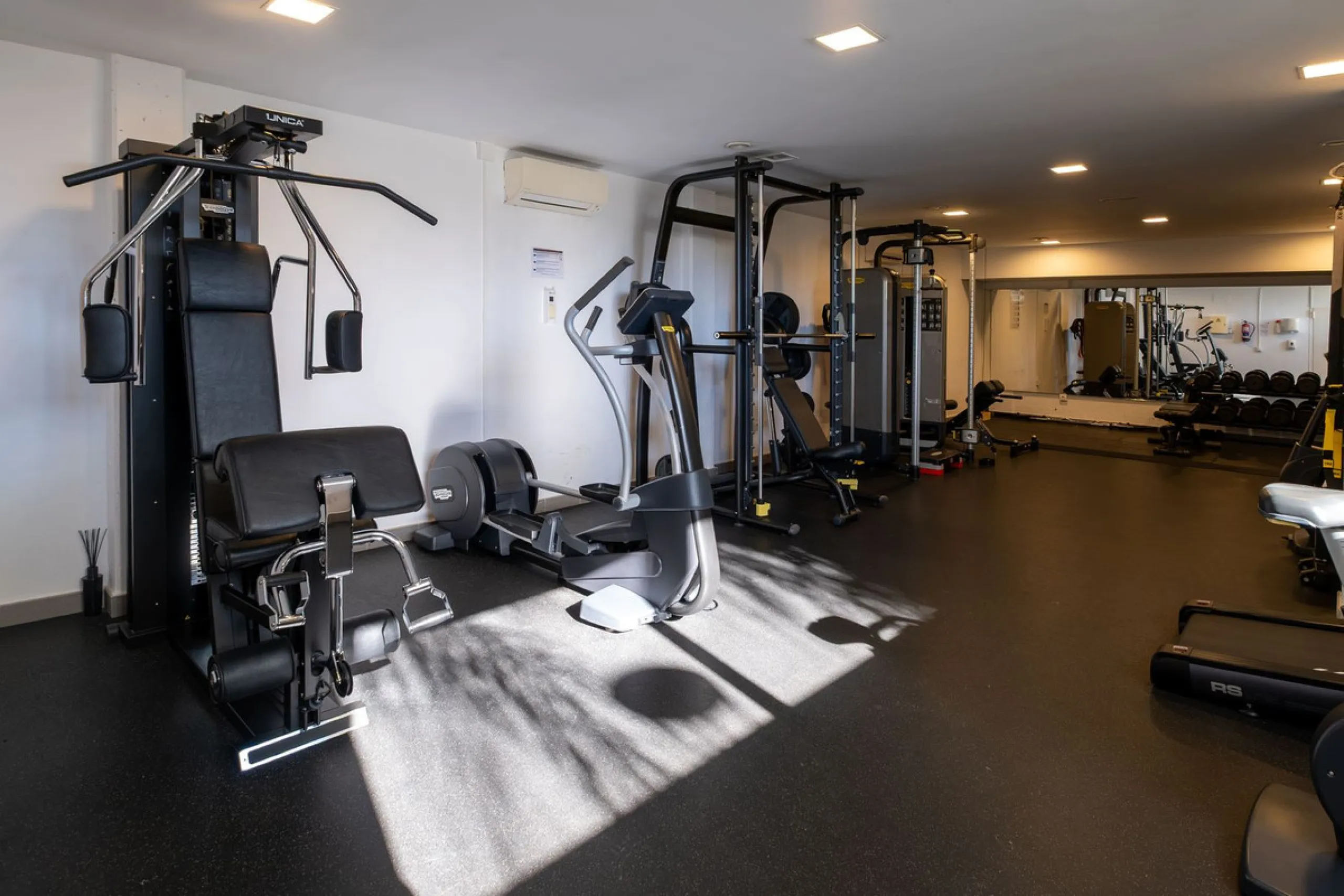 Discover the perfect blend of modern luxury and tranquility in this beautifully renovated 3-bedroom ground-floor apartment located in the prestigious Atalaya Hills. Offering breathtaking views over lush gardens, this stunning corner unit provides exceptio