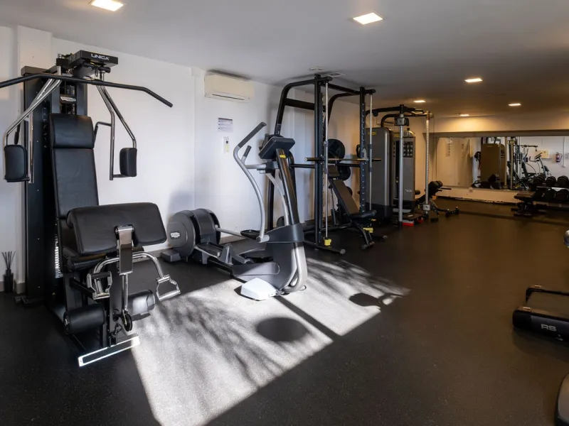Discover the perfect blend of modern luxury and tranquility in this beautifully renovated 3-bedroom ground-floor apartment located in the prestigious Atalaya Hills. Offering breathtaking views over lush gardens, this stunning corner unit provides exceptio
