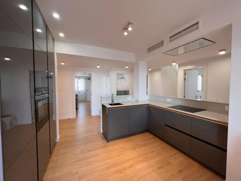 Fabulous penthouse located in a gated community with 24 hour security in Las Salinas, Guadalmansa next to the beach.