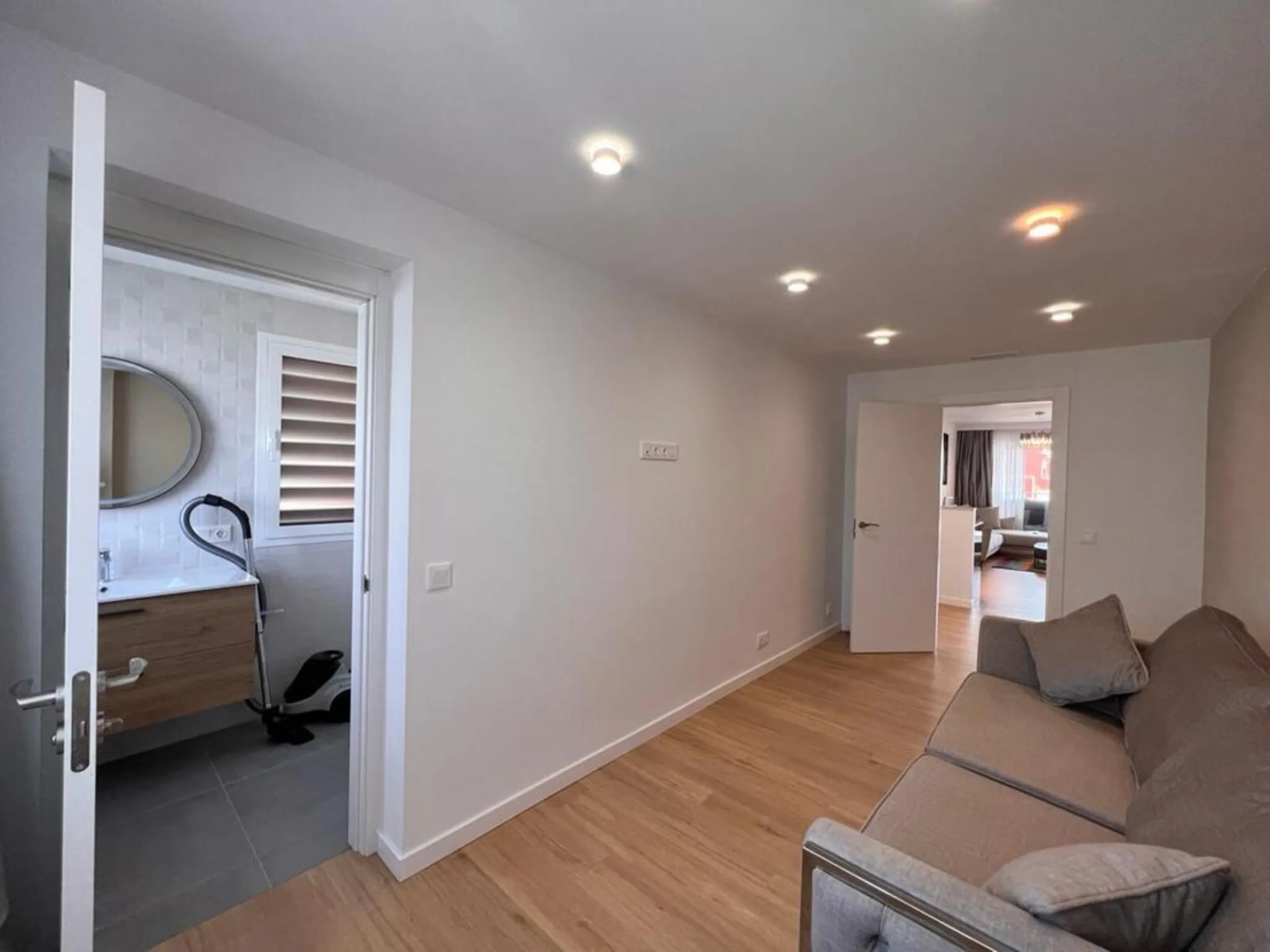 Fabulous penthouse located in a gated community with 24 hour security in Las Salinas, Guadalmansa next to the beach.