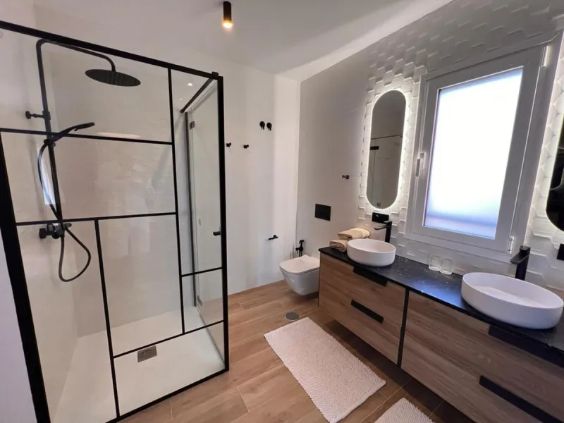 Fabulous penthouse located in a gated community with 24 hour security in Las Salinas, Guadalmansa next to the beach.