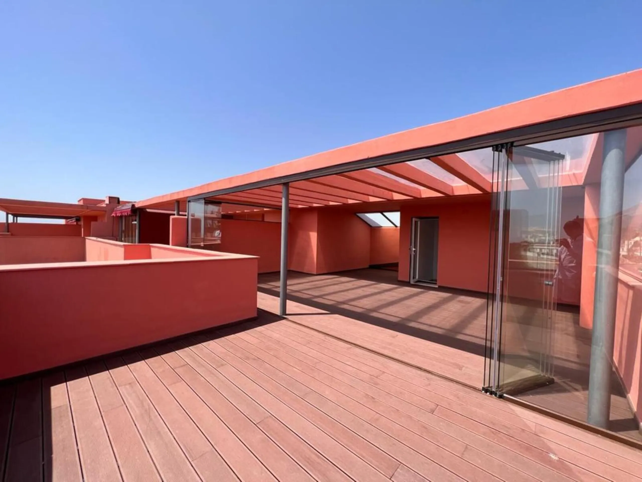 Fabulous penthouse located in a gated community with 24 hour security in Las Salinas, Guadalmansa next to the beach.