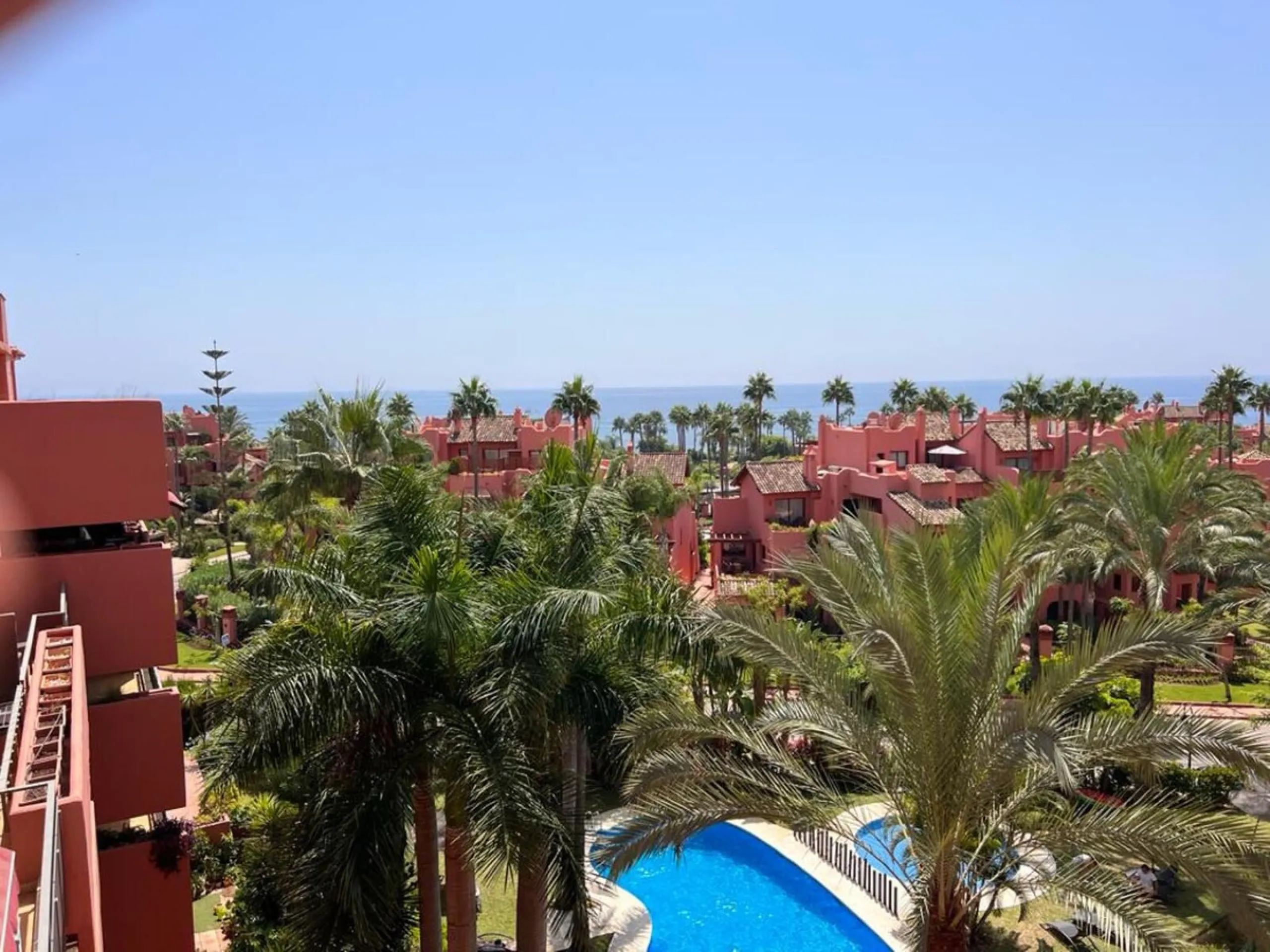 Fabulous penthouse located in a gated community with 24 hour security in Las Salinas, Guadalmansa next to the beach.