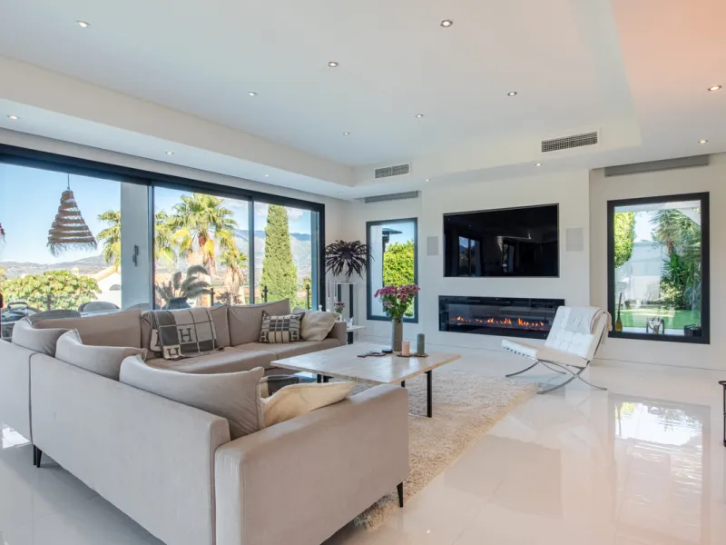 Welcome to this immaculate 4-bedroom villa that will fulfill your dreams.