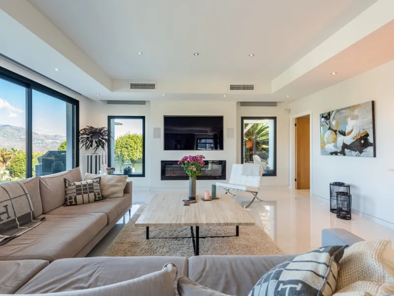 Welcome to this immaculate 4-bedroom villa that will fulfill your dreams.