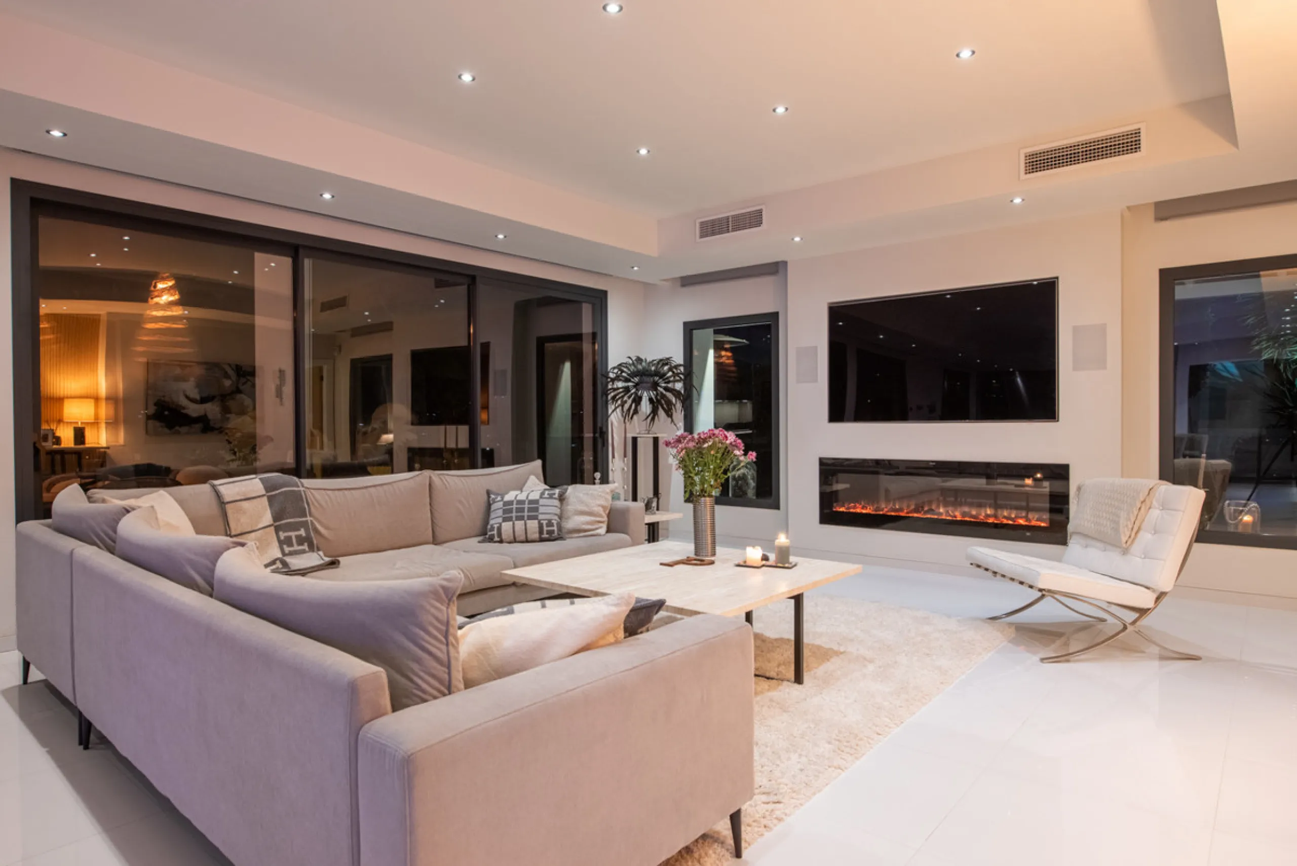 Welcome to this immaculate 4-bedroom villa that will fulfill your dreams.