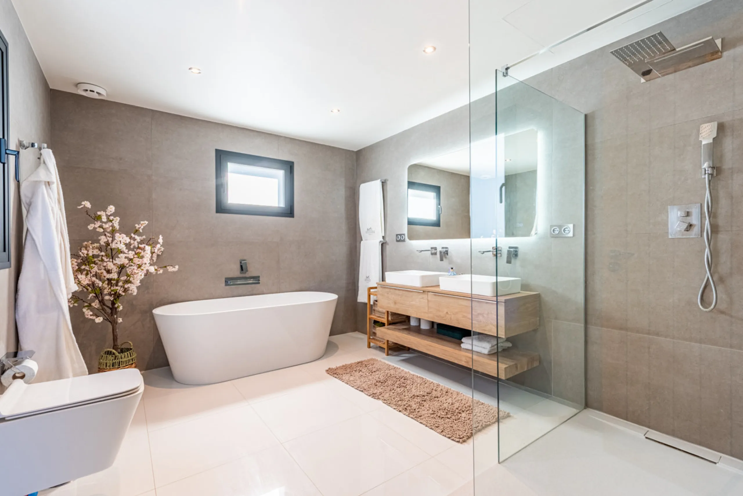 Welcome to this immaculate 4-bedroom villa that will fulfill your dreams.