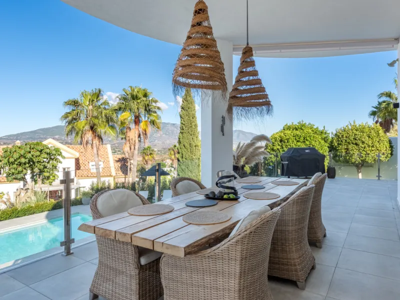 Welcome to this immaculate 4-bedroom villa that will fulfill your dreams.
