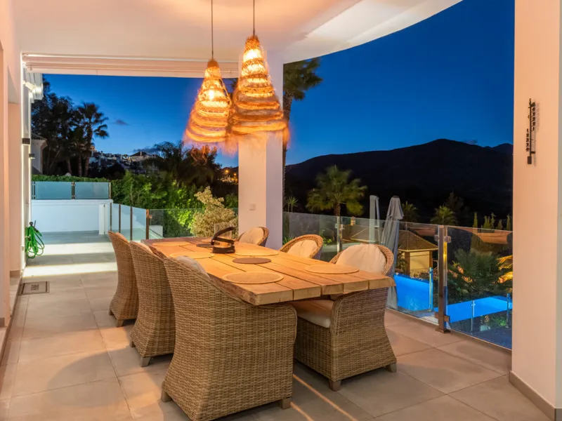 Welcome to this immaculate 4-bedroom villa that will fulfill your dreams.