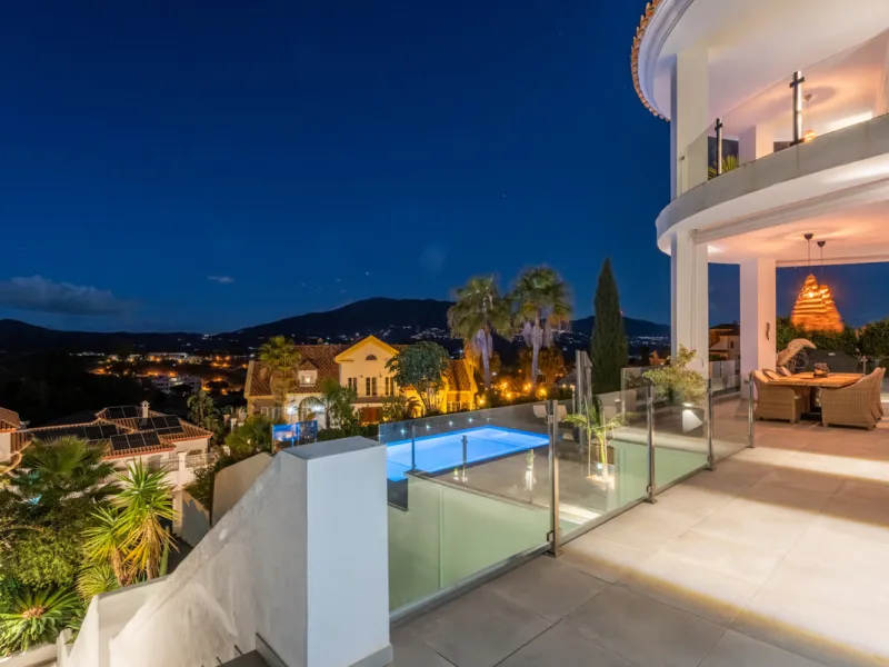 Welcome to this immaculate 4-bedroom villa that will fulfill your dreams.