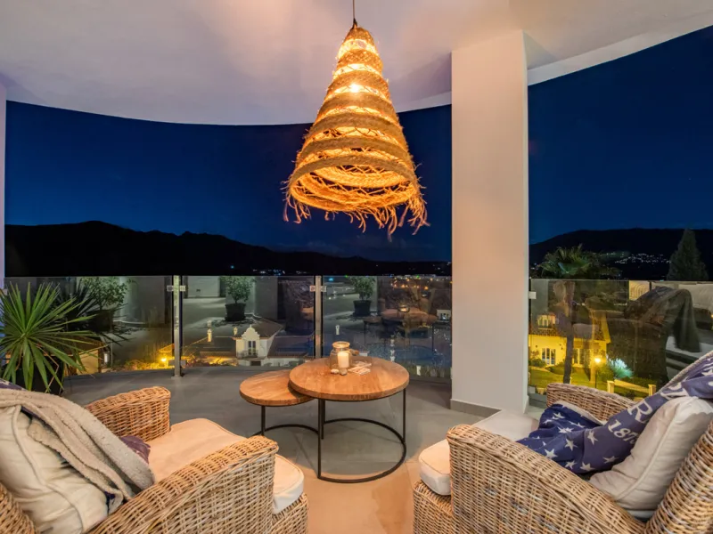 Welcome to this immaculate 4-bedroom villa that will fulfill your dreams.