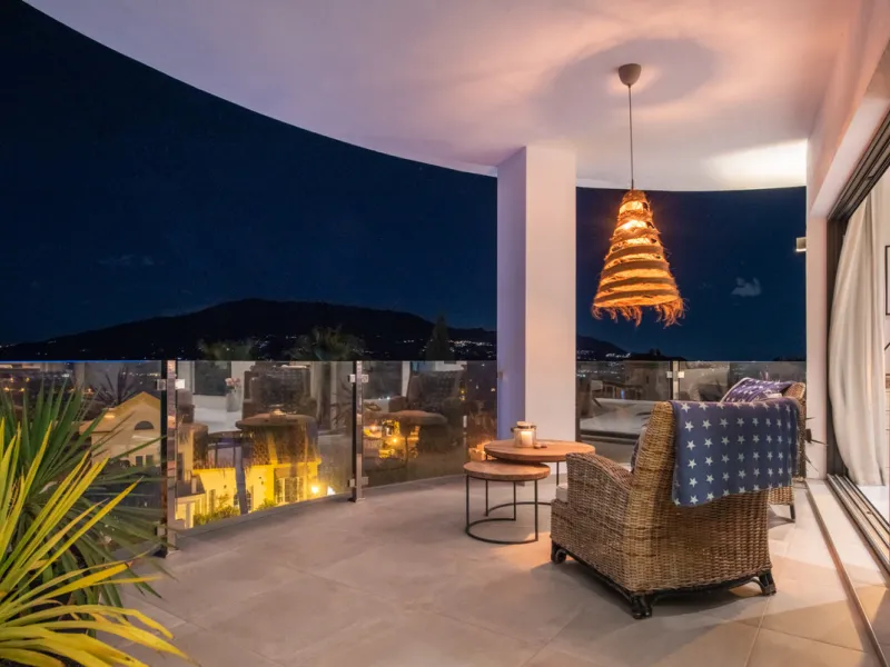 Welcome to this immaculate 4-bedroom villa that will fulfill your dreams.