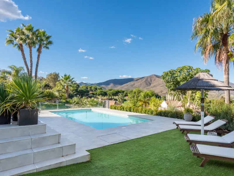 Welcome to this immaculate 4-bedroom villa that will fulfill your dreams.