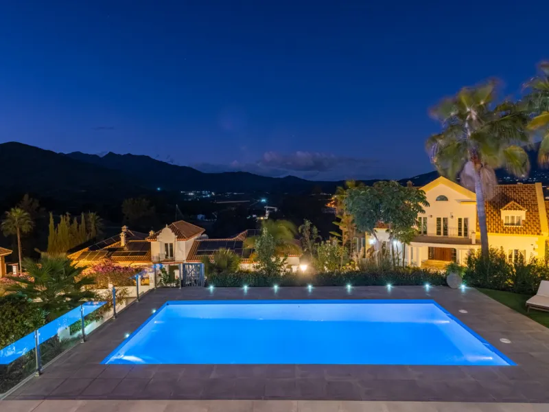 Welcome to this immaculate 4-bedroom villa that will fulfill your dreams.
