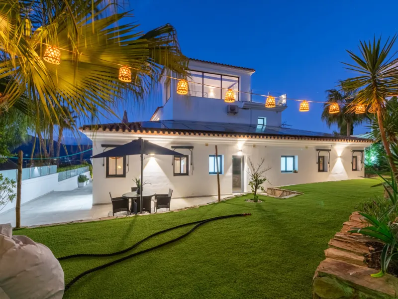 Welcome to this immaculate 4-bedroom villa that will fulfill your dreams.