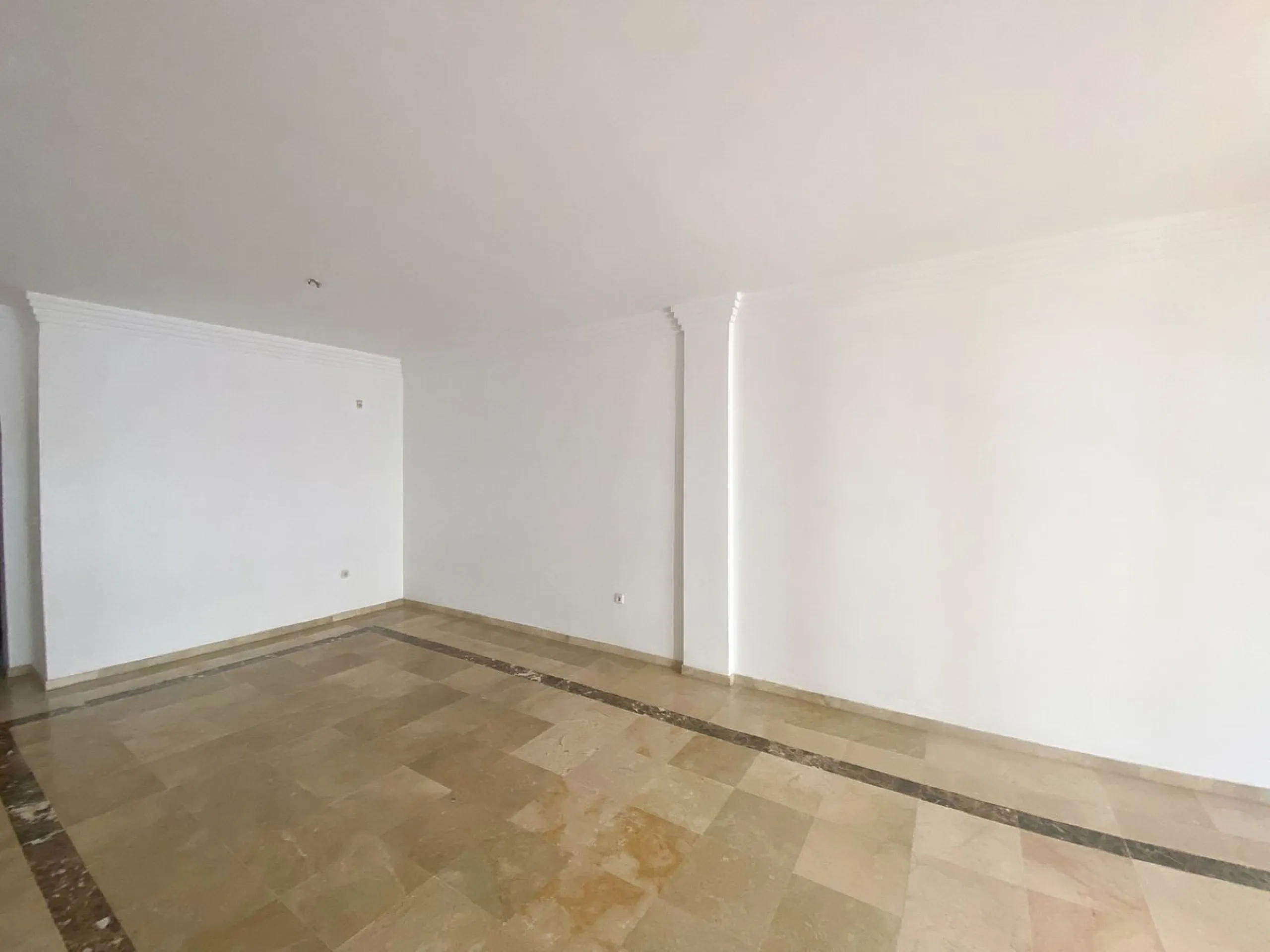 Spacious and bright apartment in the heart of Nueva Andalucía, Marbella.