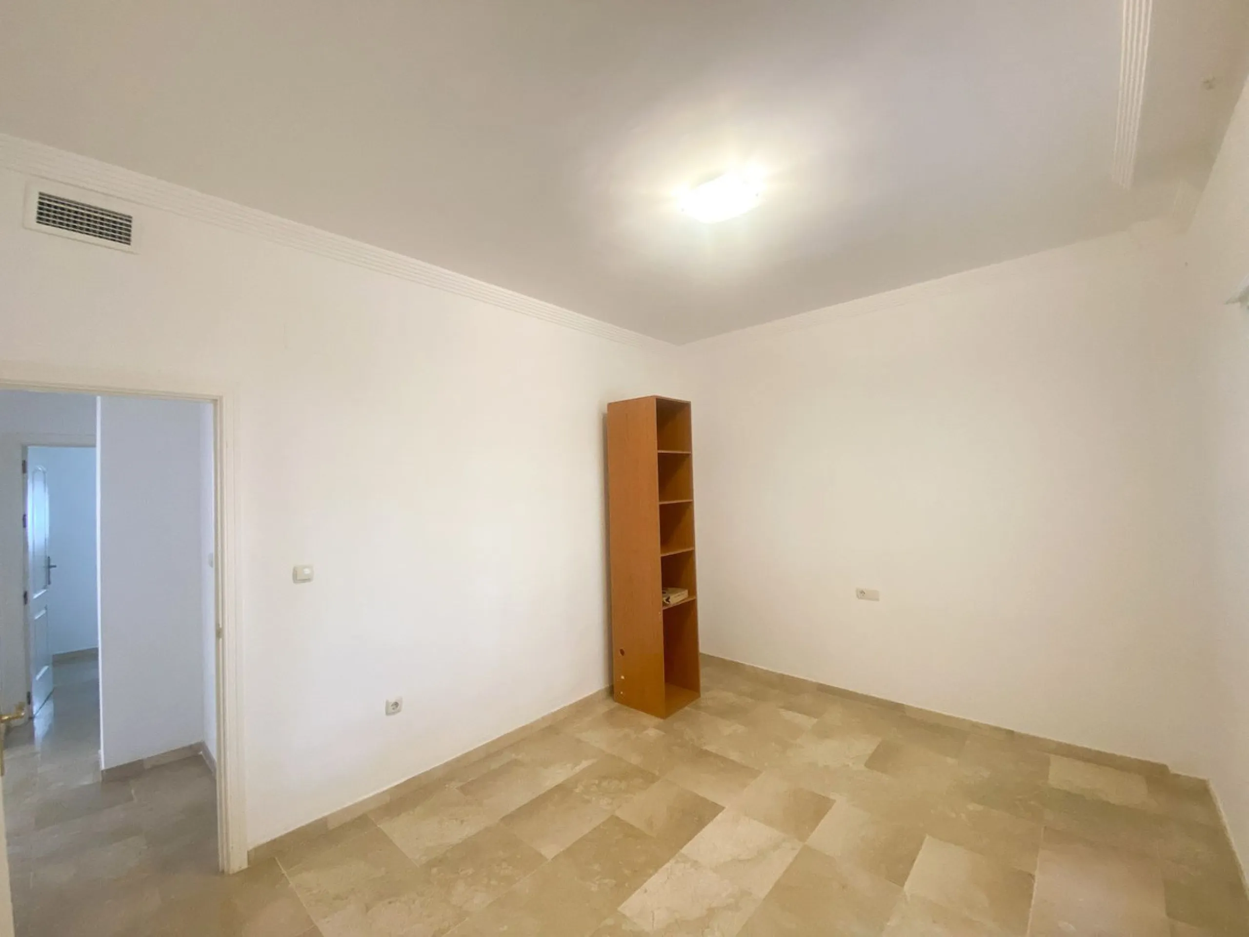 Spacious and bright apartment in the heart of Nueva Andalucía, Marbella.