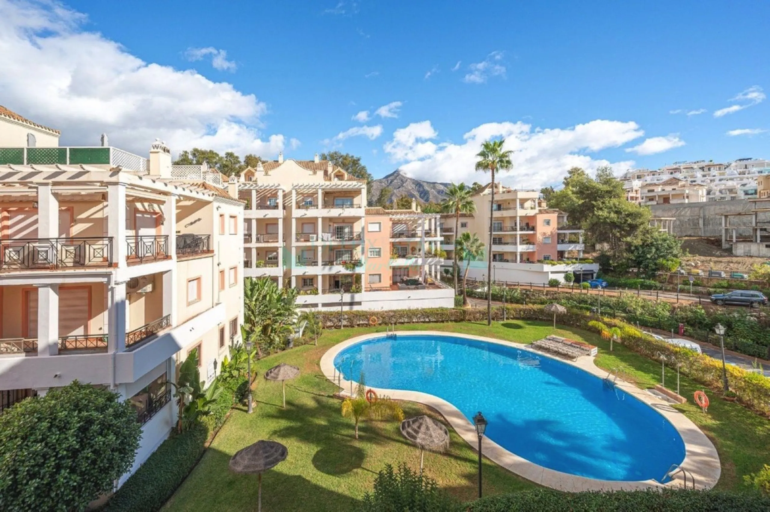Spacious and bright apartment in the heart of Nueva Andalucía, Marbella.