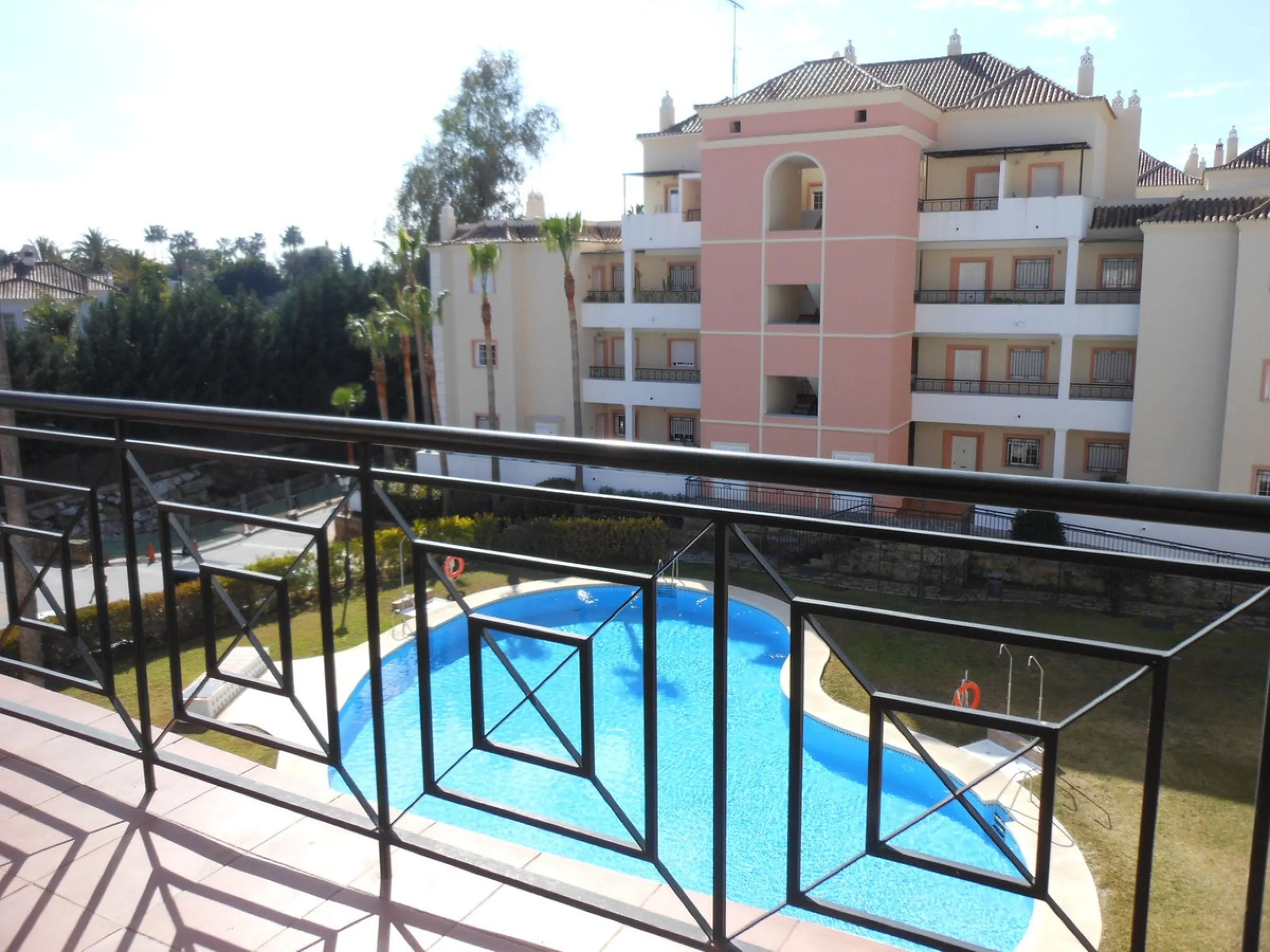 Spacious and bright apartment in the heart of Nueva Andalucía, Marbella.
