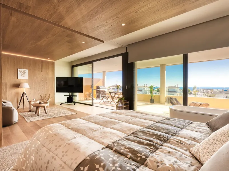 This elegant 2-bedroom, 2-bathroom apartment is located in the exclusive South Residences within Higuerón Resort, just 15 minutes from Málaga Airport, an ideal base for both personal use and future rental potential.