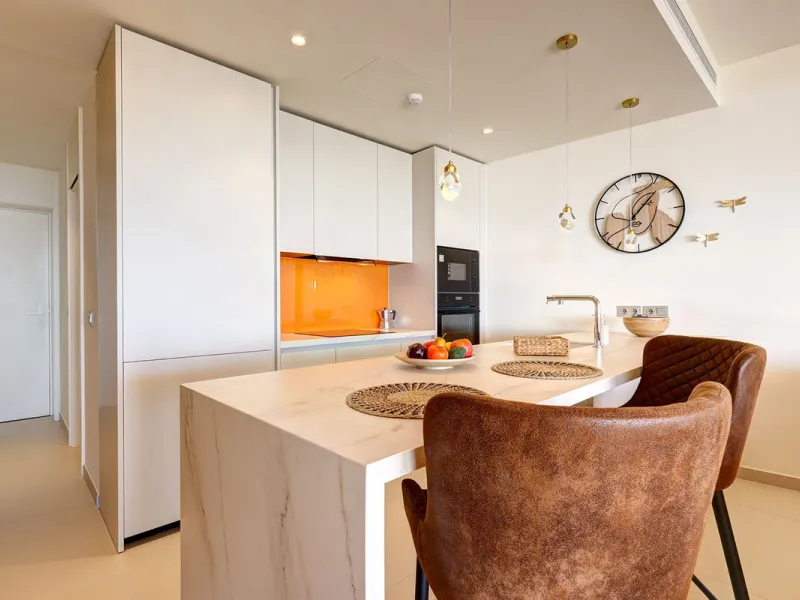 This elegant 2-bedroom, 2-bathroom apartment is located in the exclusive South Residences within Higuerón Resort, just 15 minutes from Málaga Airport, an ideal base for both personal use and future rental potential.