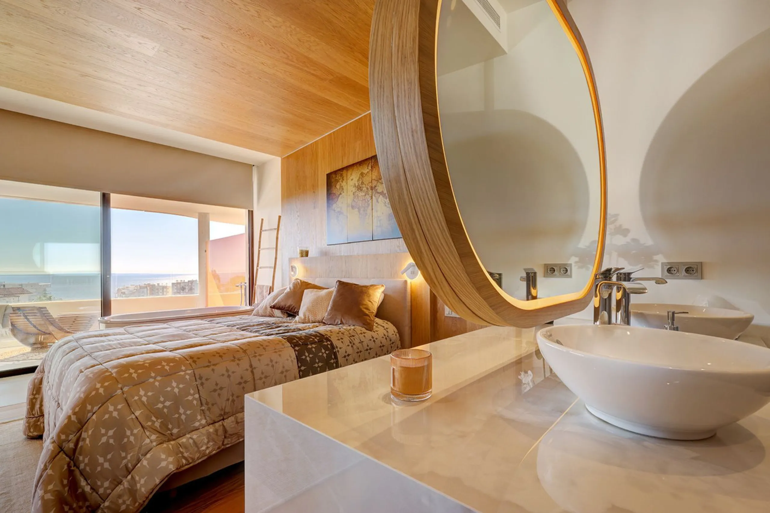 This elegant 2-bedroom, 2-bathroom apartment is located in the exclusive South Residences within Higuerón Resort, just 15 minutes from Málaga Airport, an ideal base for both personal use and future rental potential.