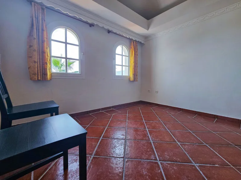 An amazing three-bedroom Villa that has been recently refurbished to a high standard,  located in the country side of Coin and benefits from amazing open panoramic views. The property is entered through a covered entrance porch leading into a hallway that