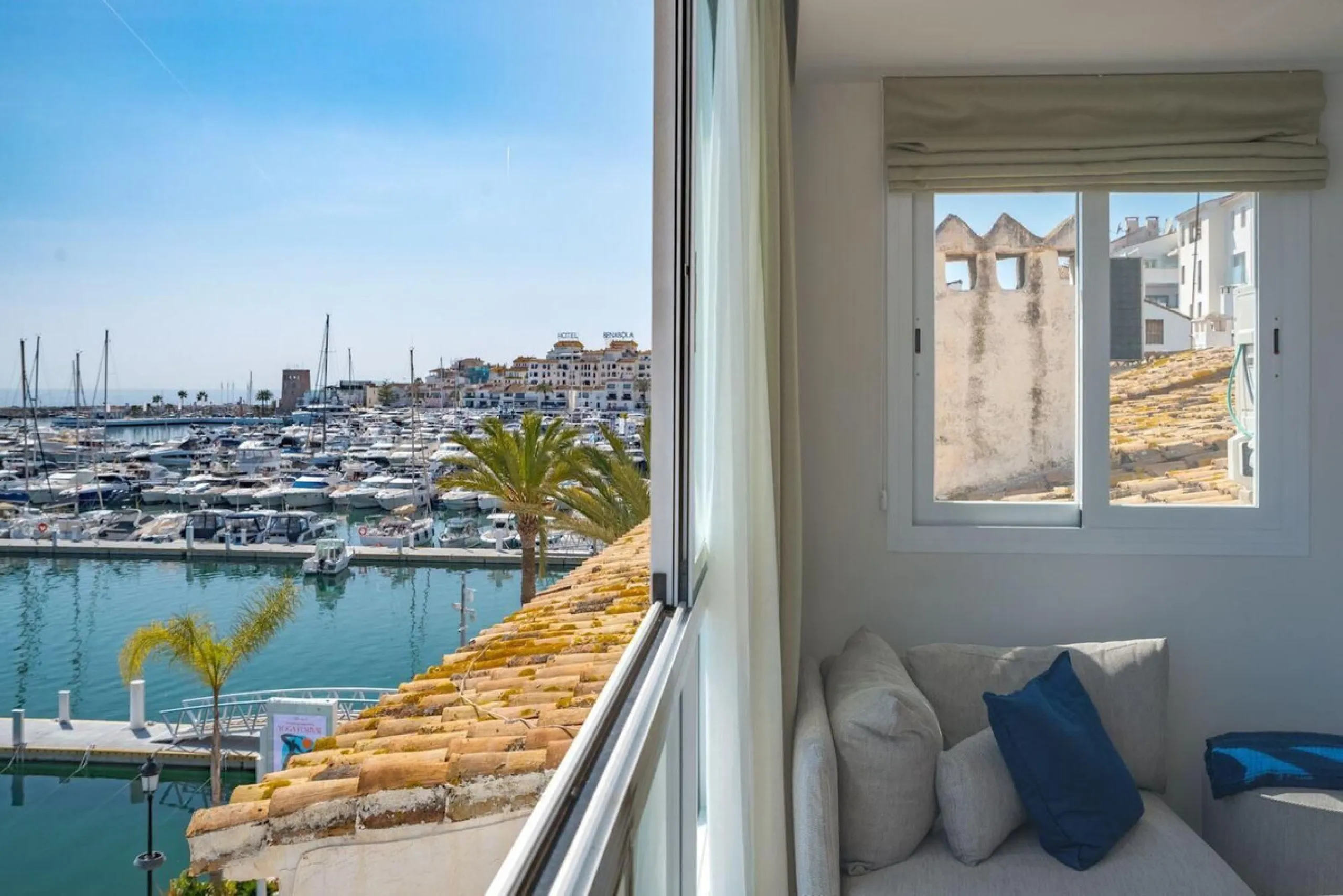 Frontline Puerto Banús Apartment with Panoramic Views