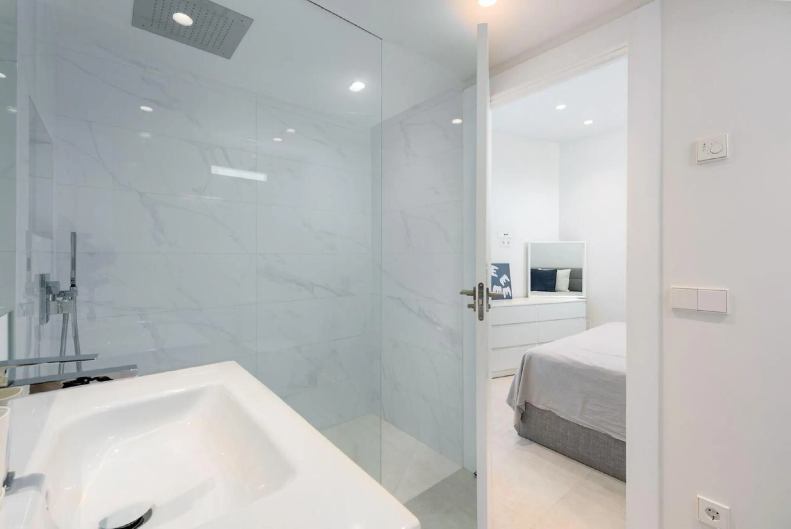 Frontline Puerto Banús Apartment with Panoramic Views