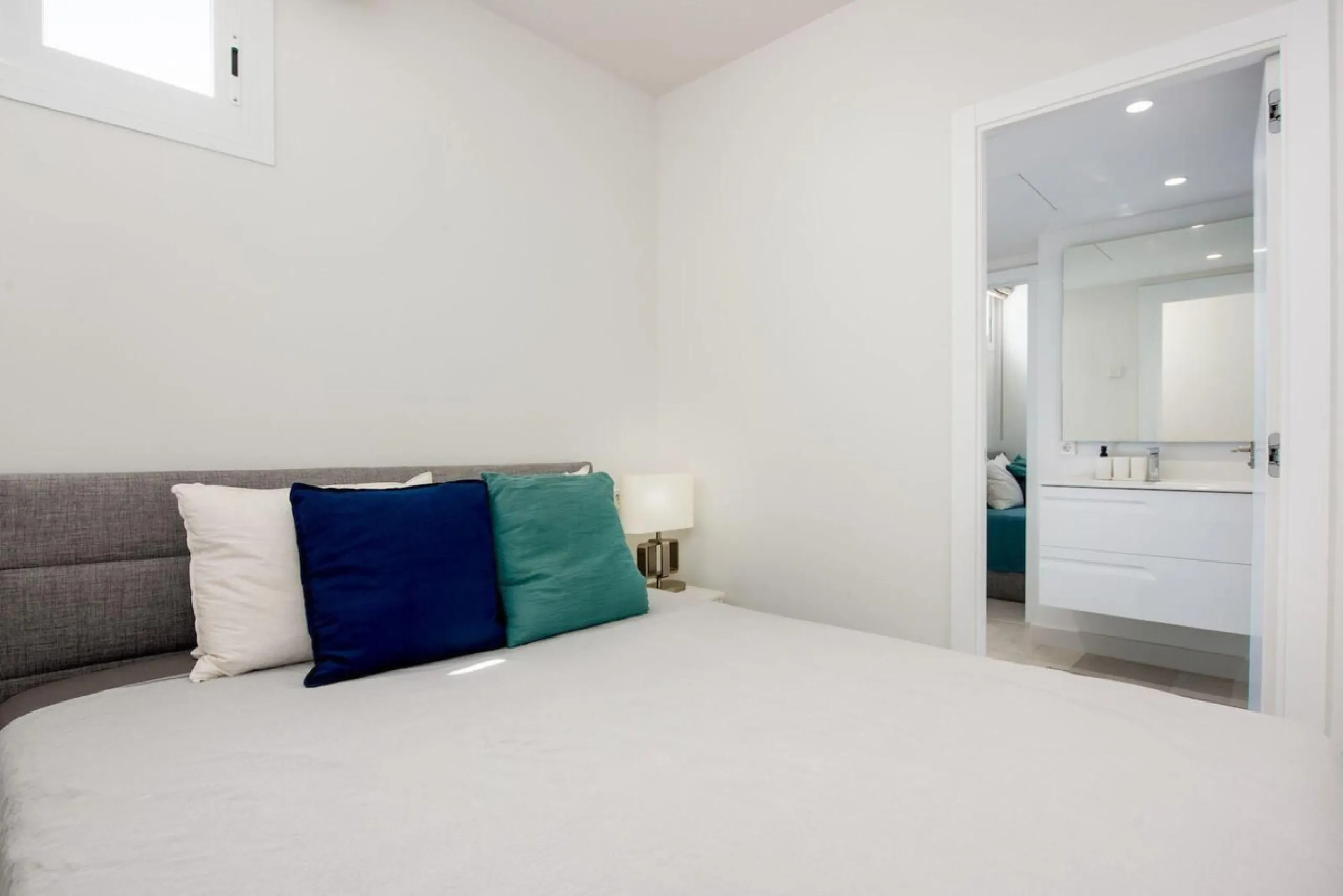 Frontline Puerto Banús Apartment with Panoramic Views