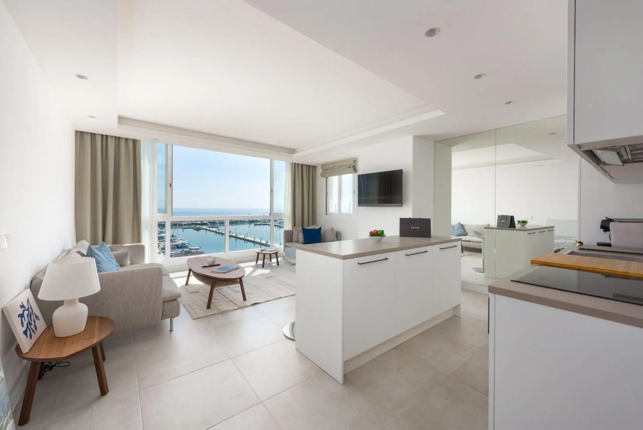 Frontline Puerto Banús Apartment with Panoramic Views