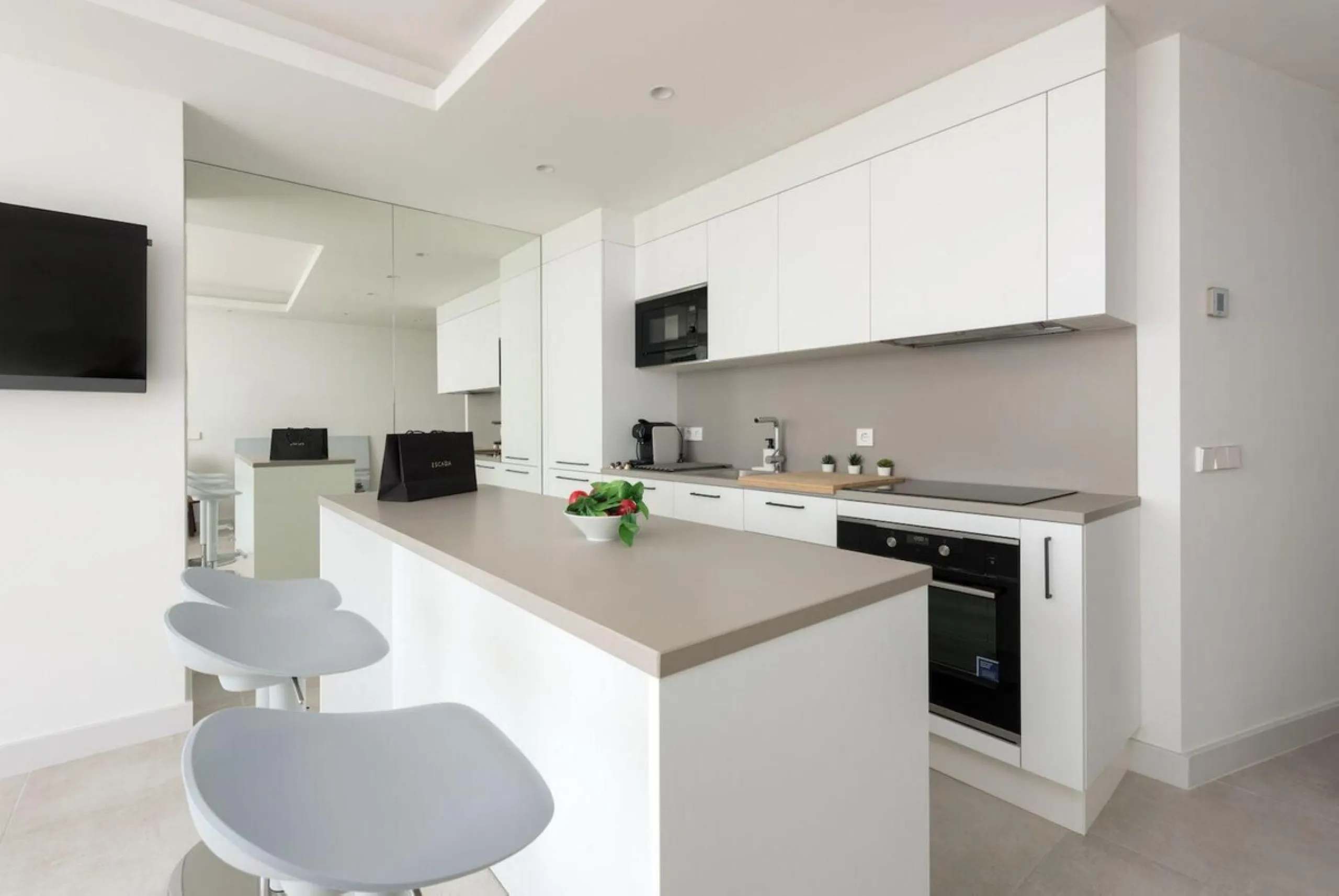 Frontline Puerto Banús Apartment with Panoramic Views