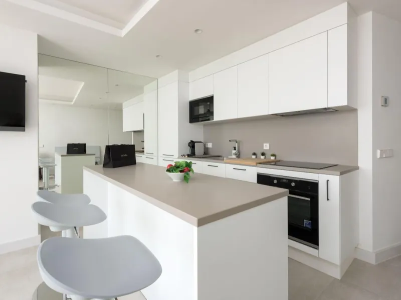 Frontline Puerto Banús Apartment with Panoramic Views